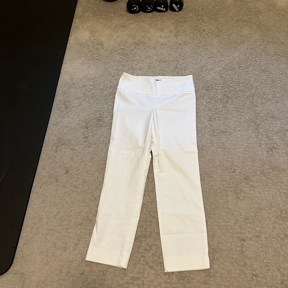 Le Château White cropped pants - Picture 3 of 3